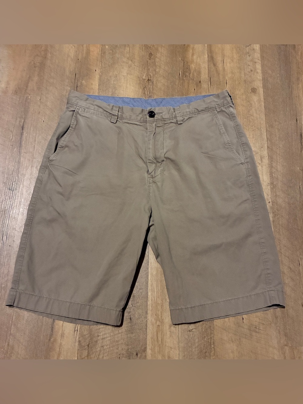 J. Crew Men's Flat-Front Chino Shorts in Tan/Gray